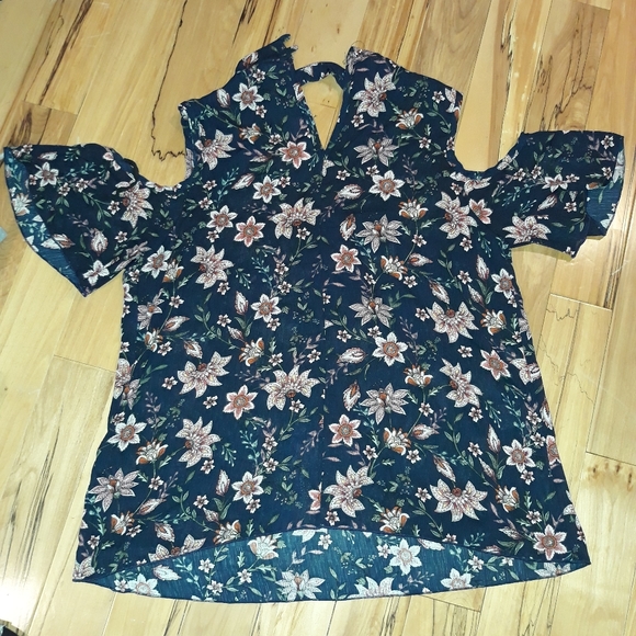 Clothes - Picture 6 of 16